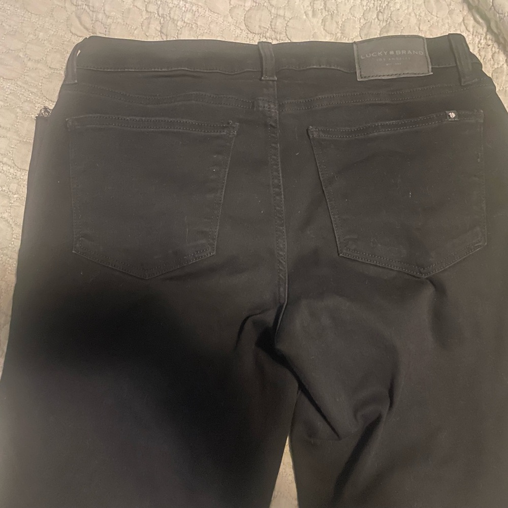 Women’s black cropped jeans